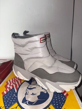 Hunter Quilted Puffy Ankle Boots in Light Gray and Charcoal size 11M